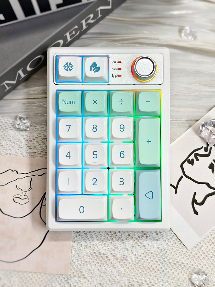 Desk Setup Programmer - لوحة مفاتيح ميكانيكية صغيرة قابلة للبرمجة
