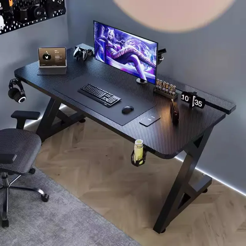 مكاتب كمبيوتر سوداء بسيطة بتصم - مراجعة Desk Setup Designer وسعره