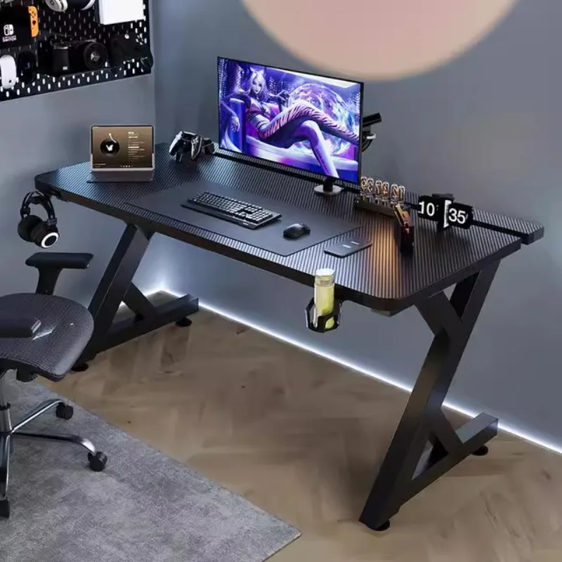 مكاتب كمبيوتر سوداء بسيطة بتصم - مراجعة Desk Setup Designer وسعره