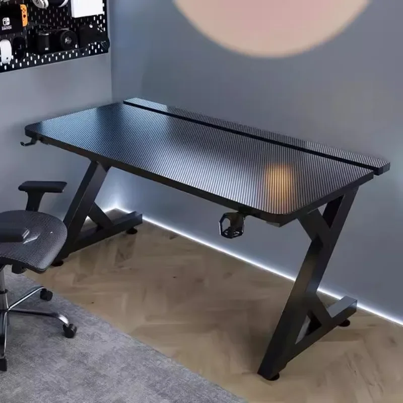 مكاتب كمبيوتر سوداء بسيطة بتصم - مراجعة Desk Setup Designer وسعره