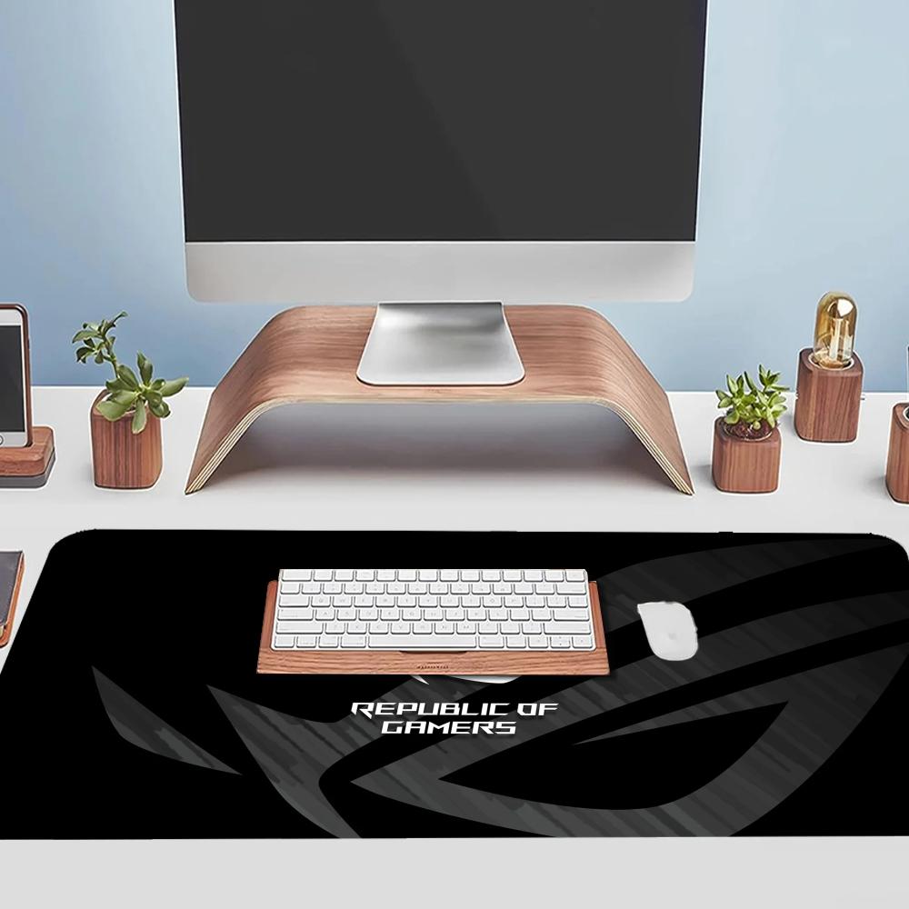 لوحة مكتبية كبيرة للألعاب بتصم - مراجعة Desk Setup Designer وسعره