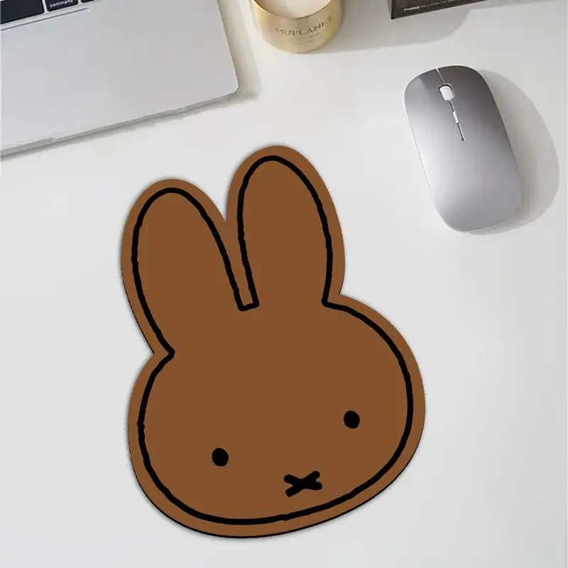 وسادة فأرة على شكل أرنب كاوايي - مراجعة Desk Setup Rug وسعره
