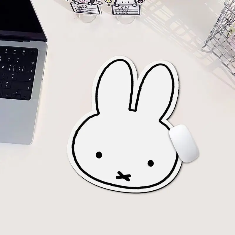 وسادة فأرة على شكل أرنب كاوايي - مراجعة Desk Setup Rug وسعره