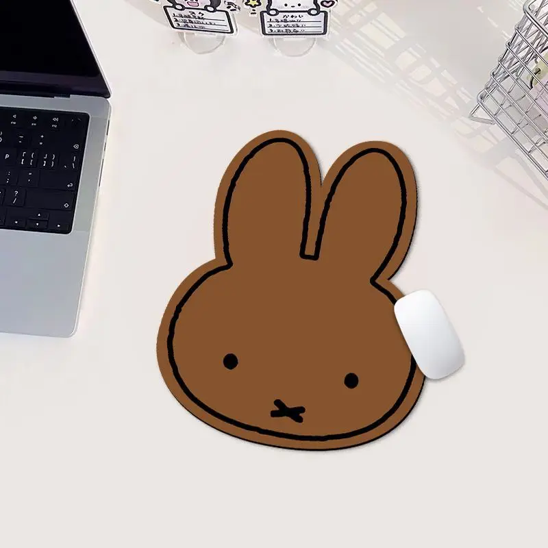 وسادة فأرة على شكل أرنب كاوايي - مراجعة Desk Setup Rug وسعره